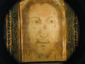 Holy Face of Manoppello Photo by Paul Badde