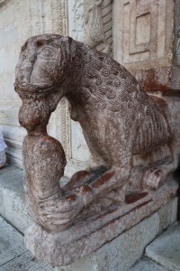 Lion and Martyr, Church of San Rufino, Assisi Photo: Patricia Enk